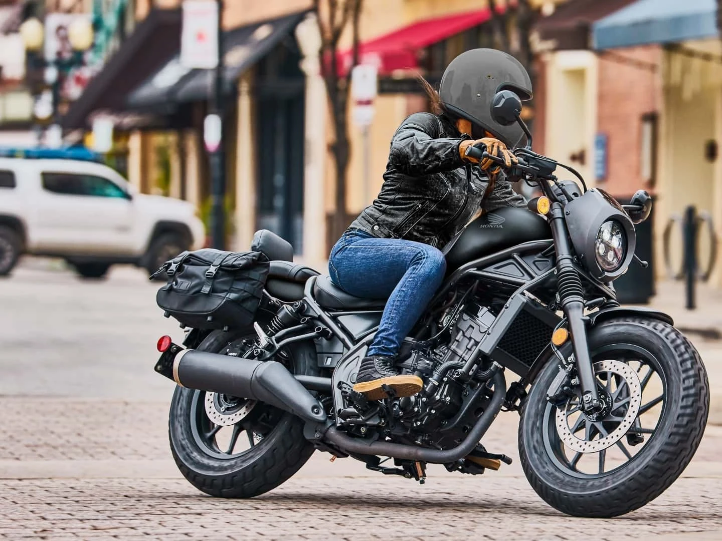Honda's Rebel 300 Finally Gets the E-Clutch, and That's Perfect for New Riders