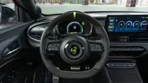 Abarth 600e Competizione (2026): Das Cockpit