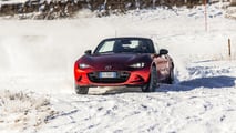Mazda MX-5, la prova (di traverso) sulla neve