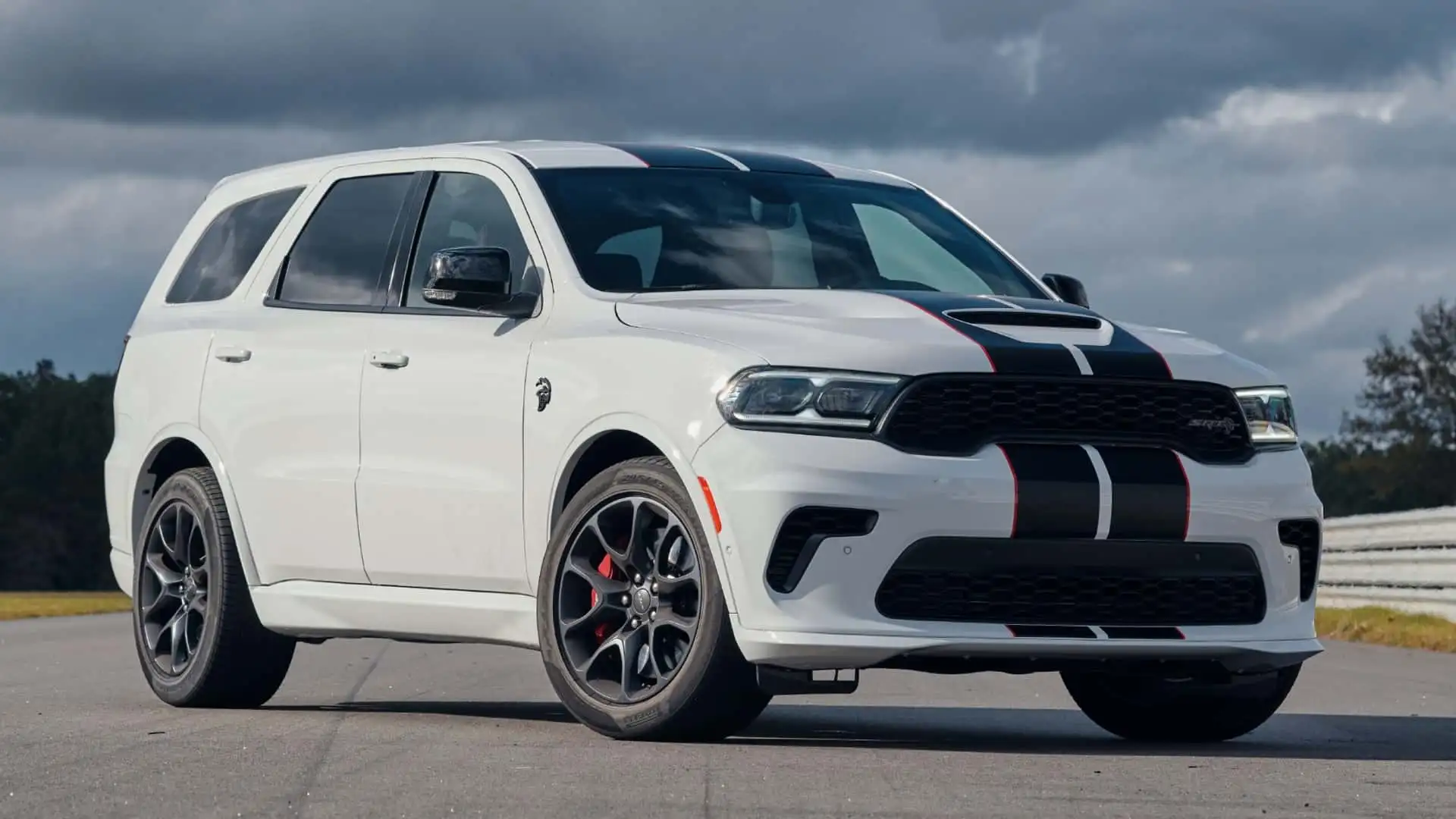 https://cdn.motor1.com/images/mgl/1Z2jj3/s1/future-suvs-2026-2030-dodge-durango.webp