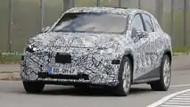 Foto spia del SUV Mercedes EQC di nuova generazione