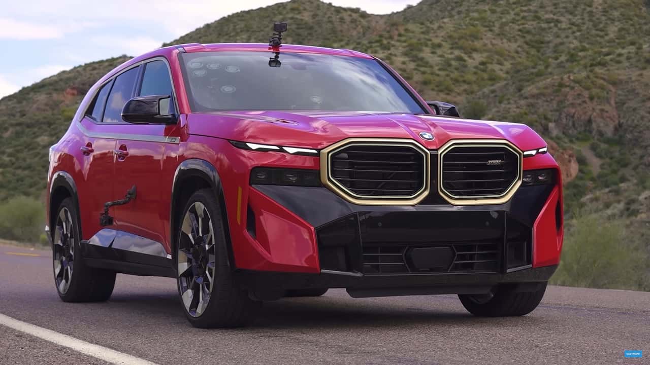 2023 BMW M2 ve XM Hybrid SUV drag