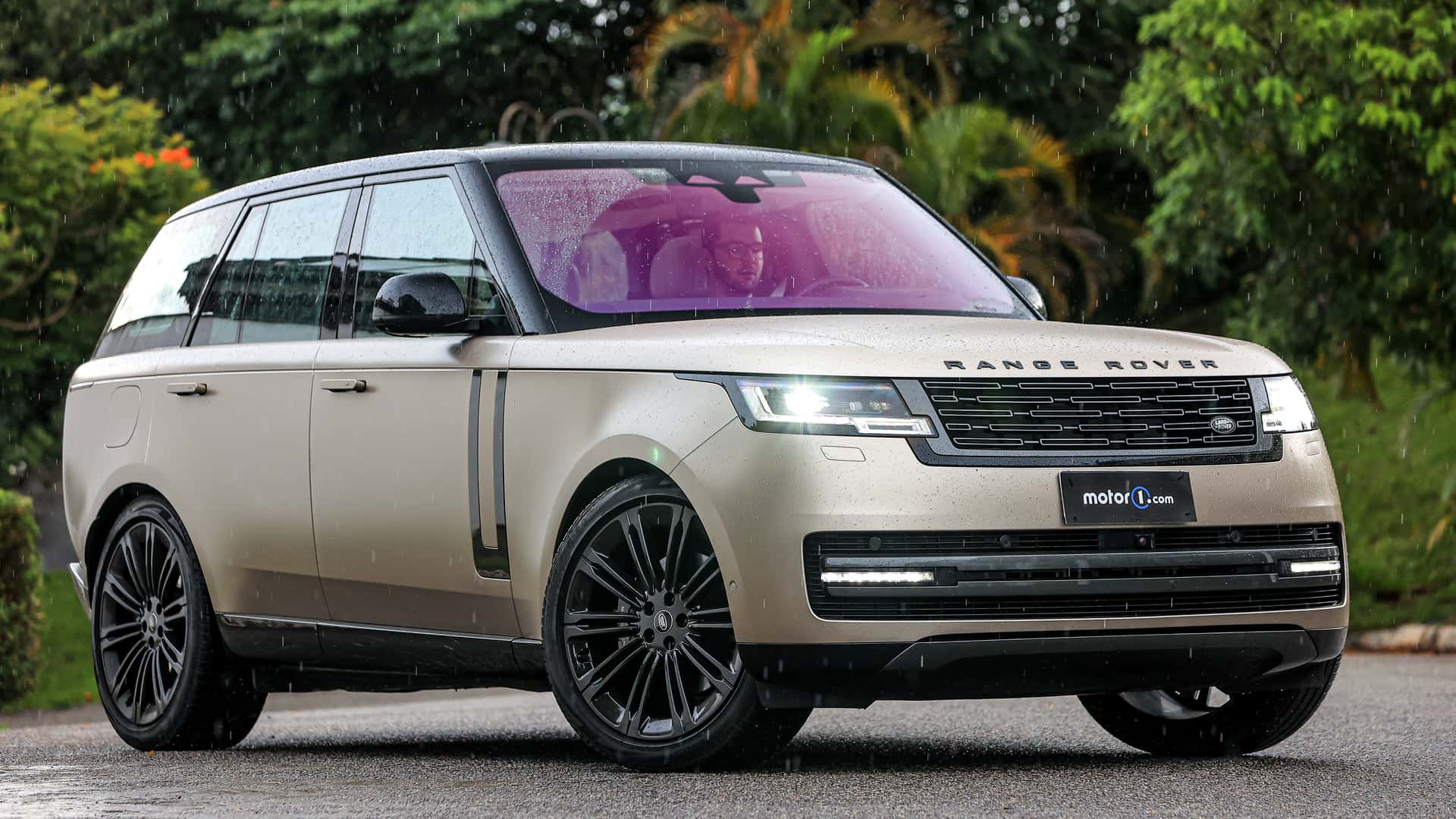 Range Rover passa a ser produzido fora do Reino Unido pela primeira vez