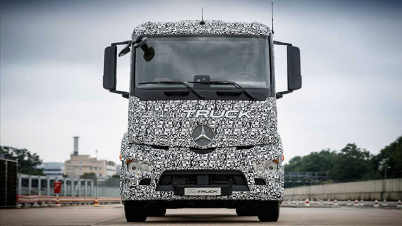 Mercedes pesenta il camion ricaricabile