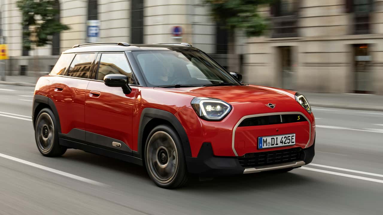 Mini Aceman SE (Fahraufnahme von schräg vorne)