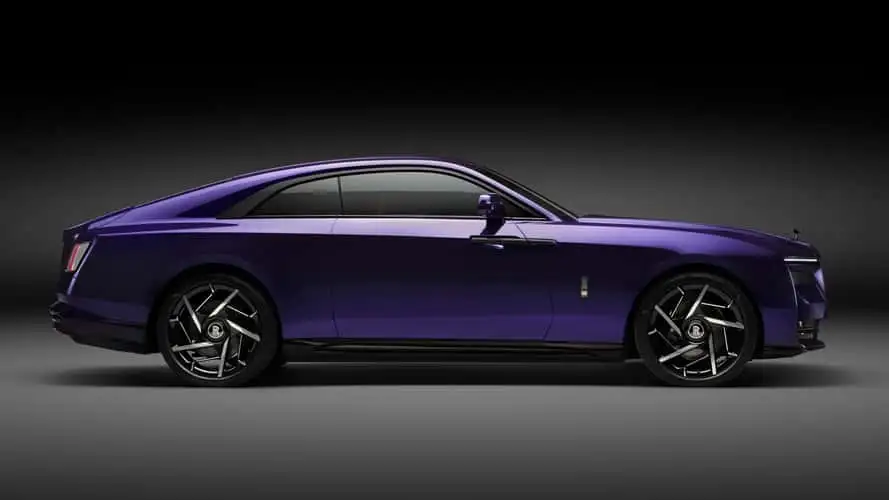 rolls-royce-spectre-black-badge-2025.webp