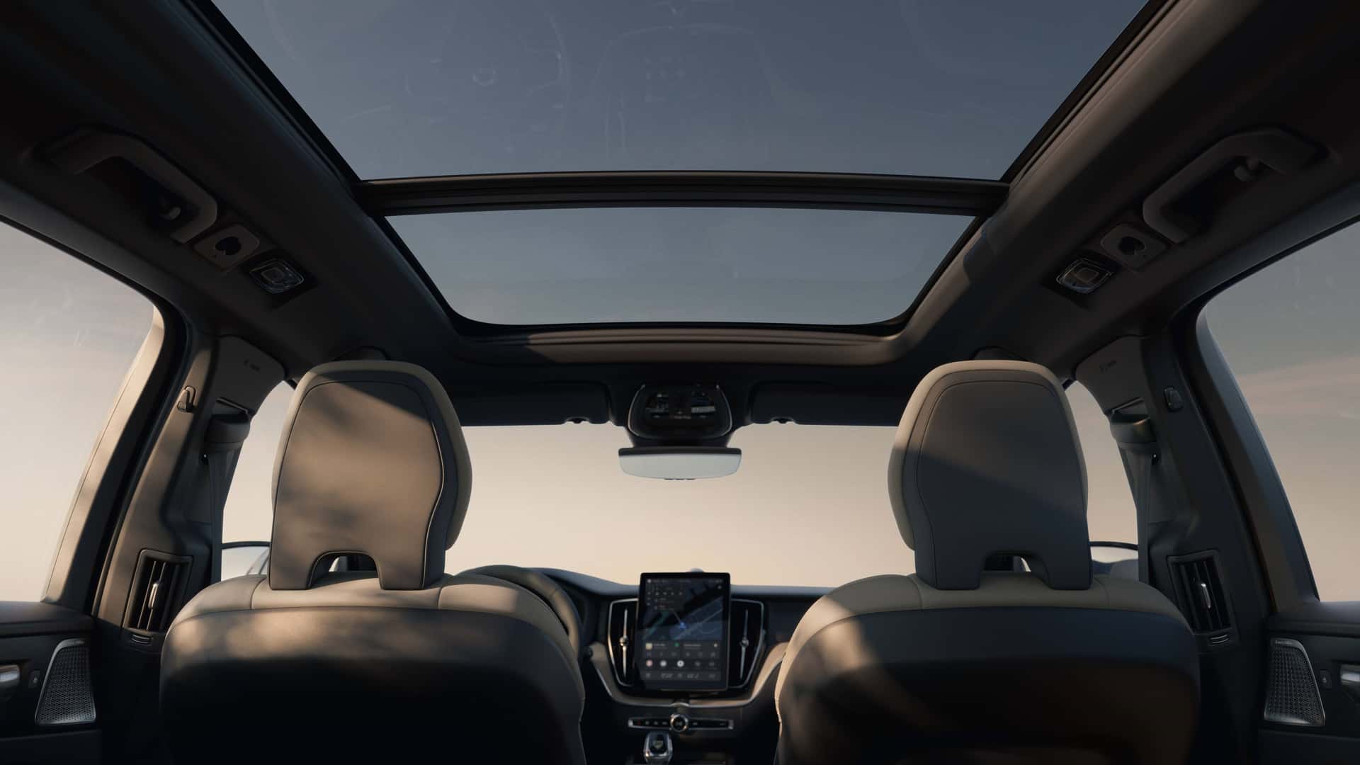 https://cdn.motor1.com/images/mgl/1ZE3O3/s1/2026-volvo-xc60.jpg