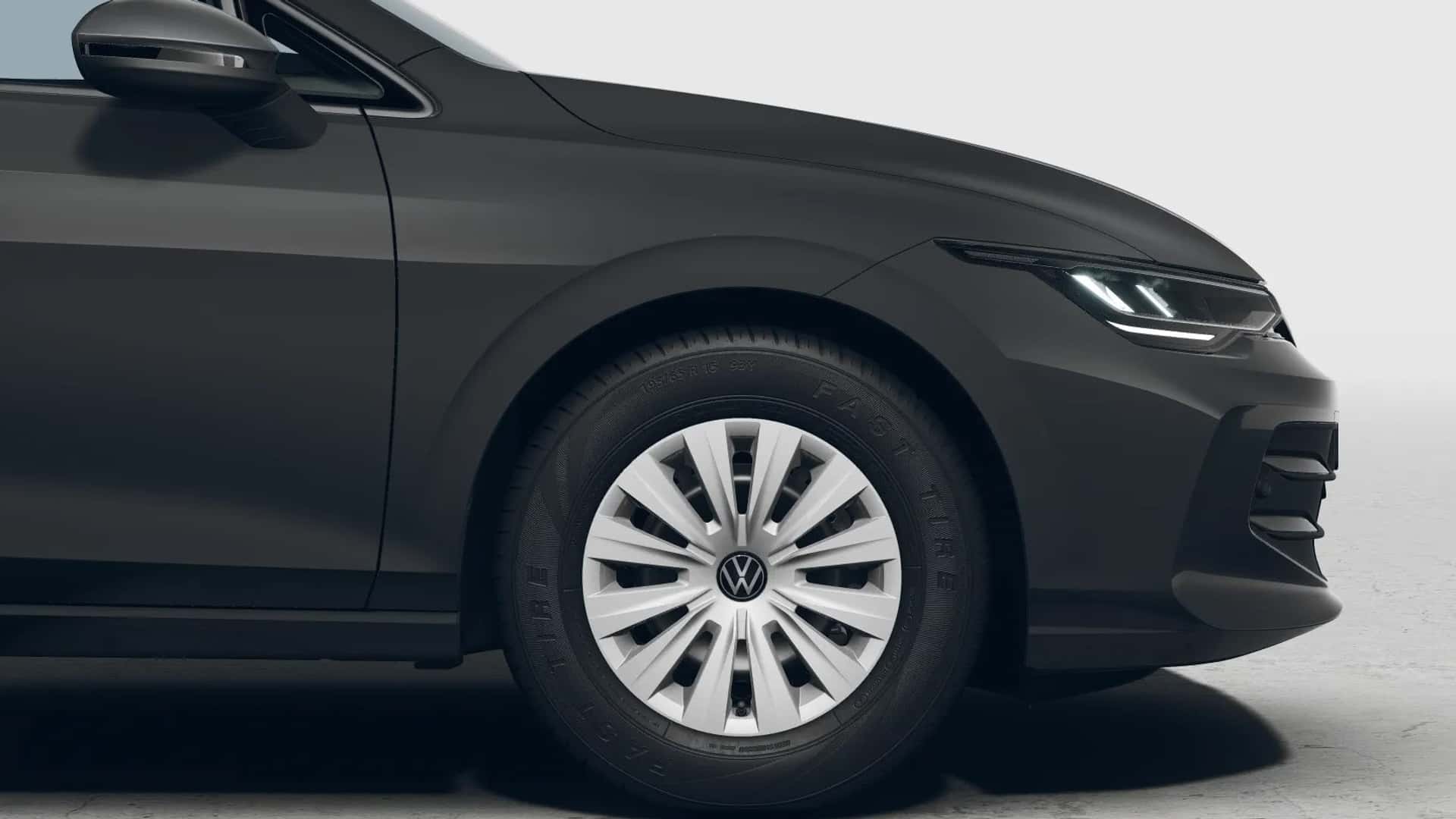 https://cdn.motor1.com/images/mgl/1ZEKPq/s1/base-2024-vw-golf.jpg