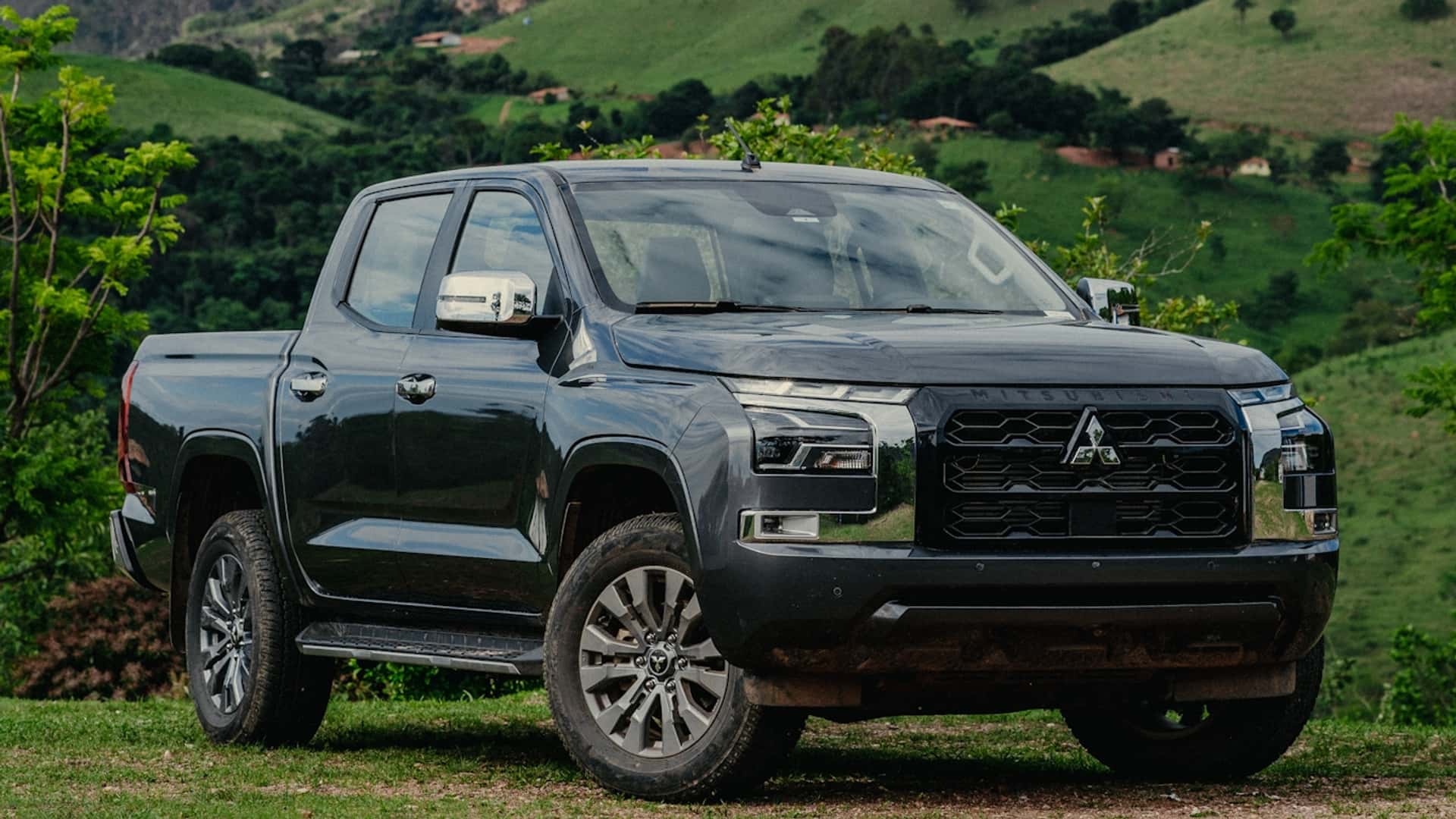 Feita no Brasil, Mitsubishi Triton 2026 chega com seis versões por R