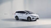 BYD M6 2025