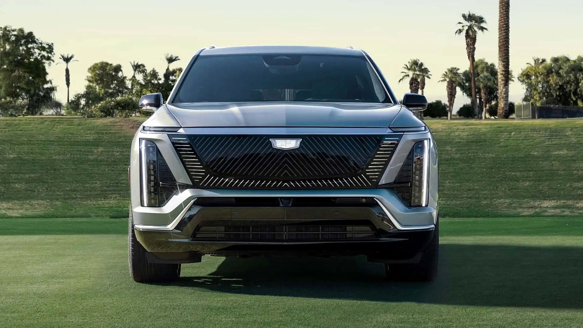 https://cdn.motor1.com/images/mgl/1ZEjMW/s1/2026-cadillac-vistiq.webp