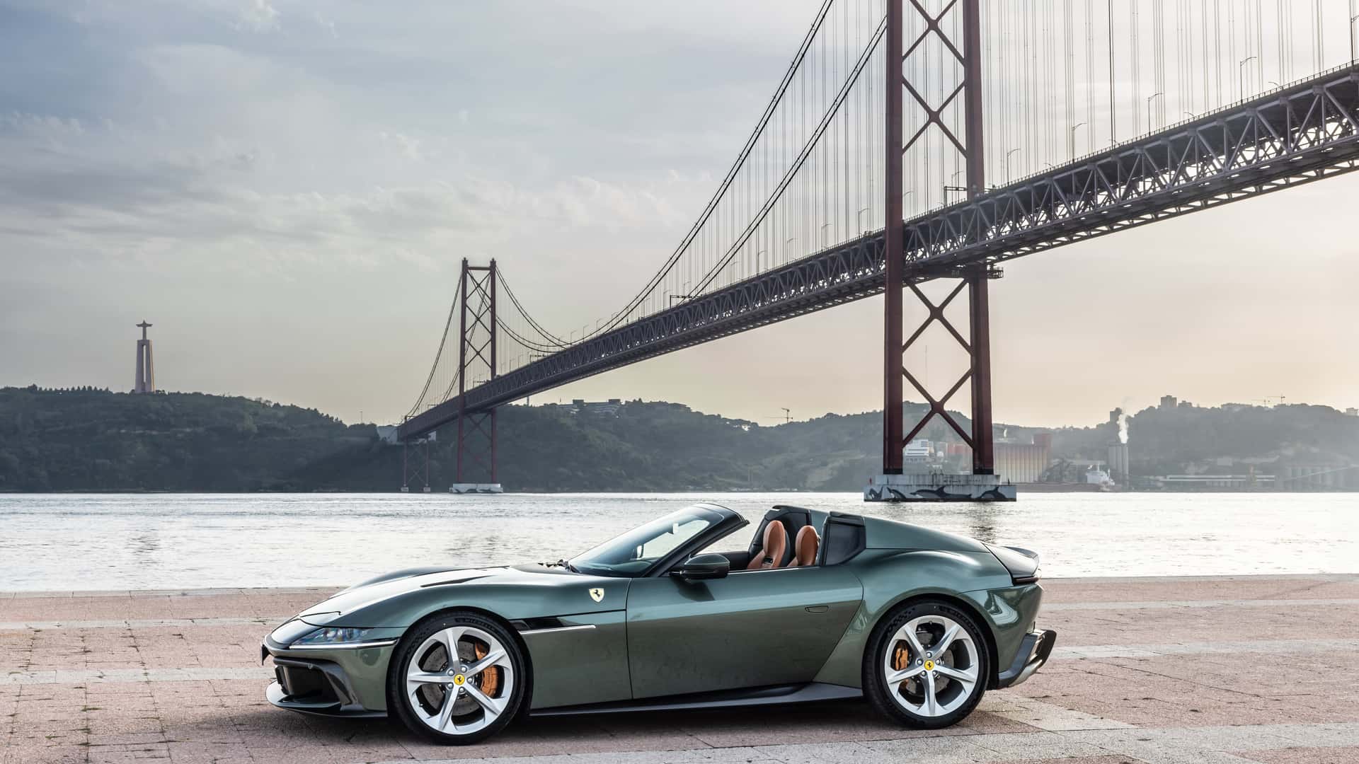https://cdn.motor1.com/images/mgl/1ZEmmL/s1/2025-ferrari-12cilindri-spider-first-drive-review.jpg