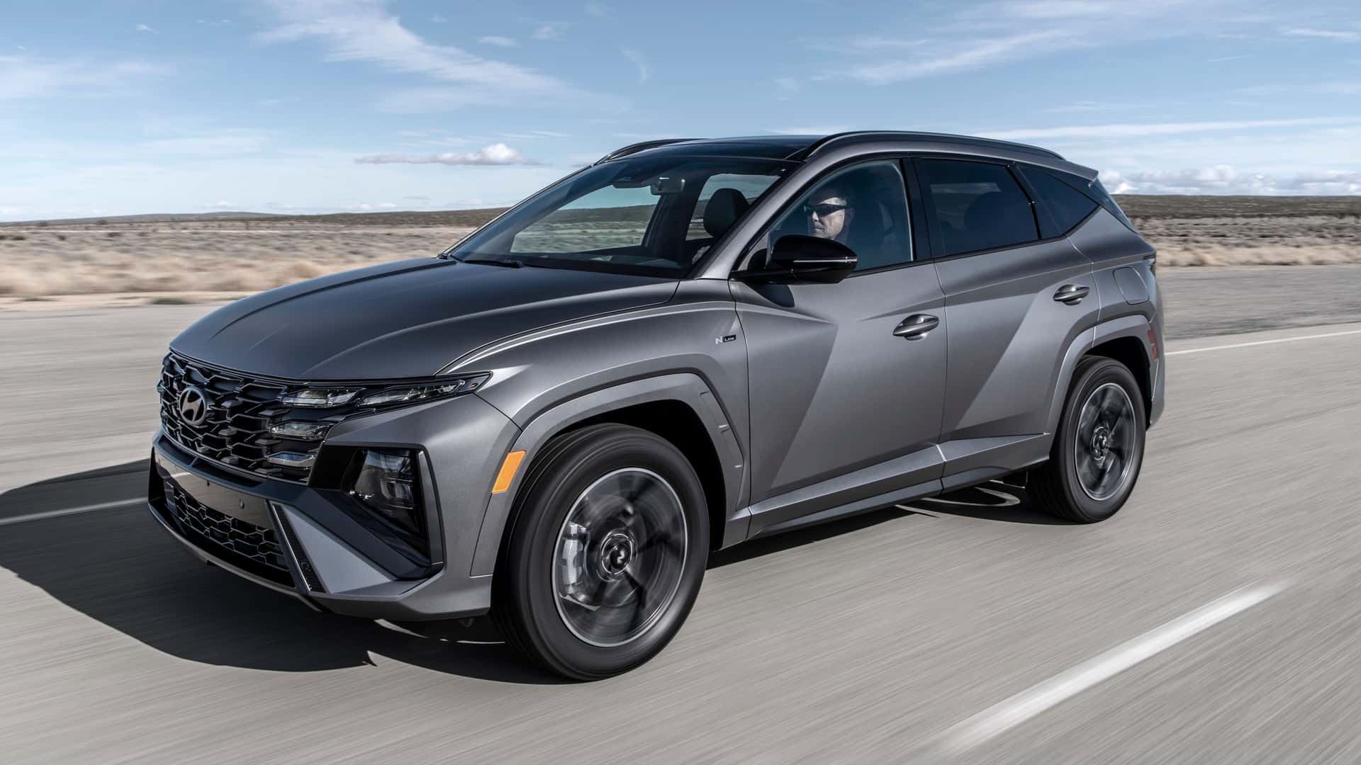 https://cdn.motor1.com/images/mgl/1ZKEYL/s1/2025-hyundai-tucson.jpg