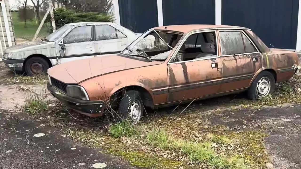 abandoned-peugeot-dealership