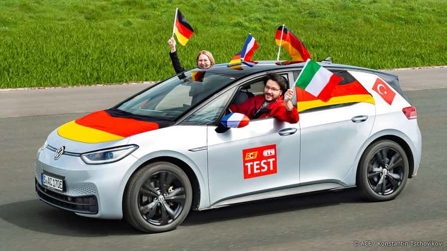 Auto-Deko auf dem Prüfstand: Der große EM-Fanartikel-Test