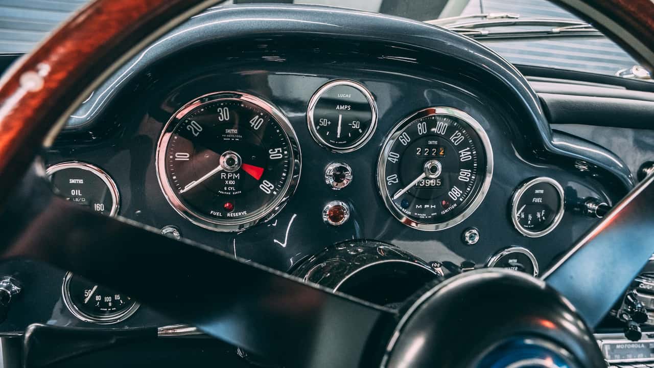 James Bond Aston Martin DB5 Restomod Drive