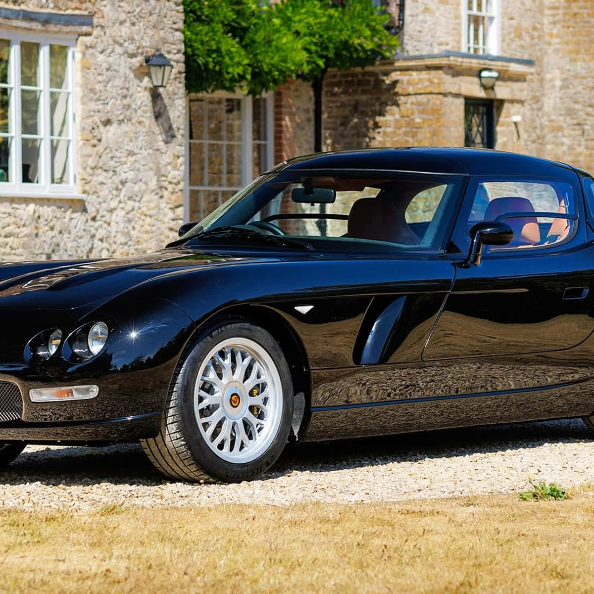 Bristol Cars is reborn with the Fighter: 8-liter V10 and 592 hp
