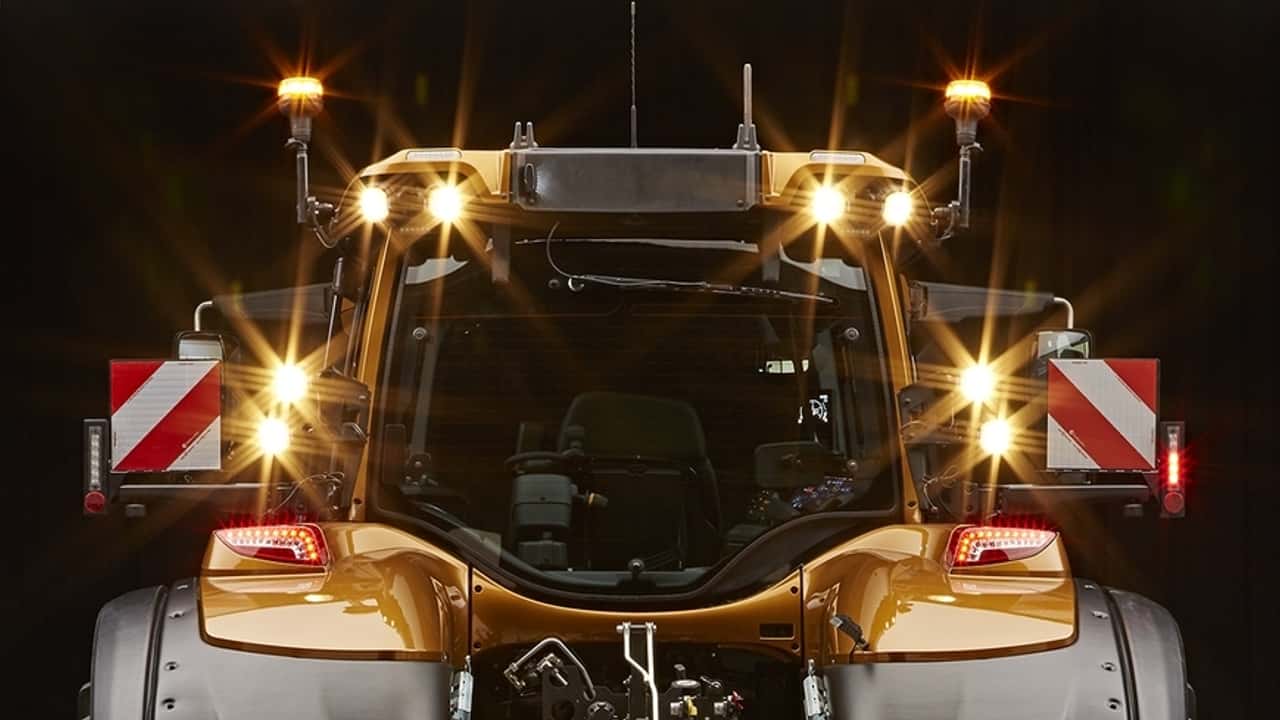 Valtra; nuove luci led personalizzabili Studio Unlimited