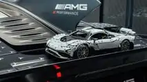 Modèle à l'échelle 1/8 de Mercedes-AMG One