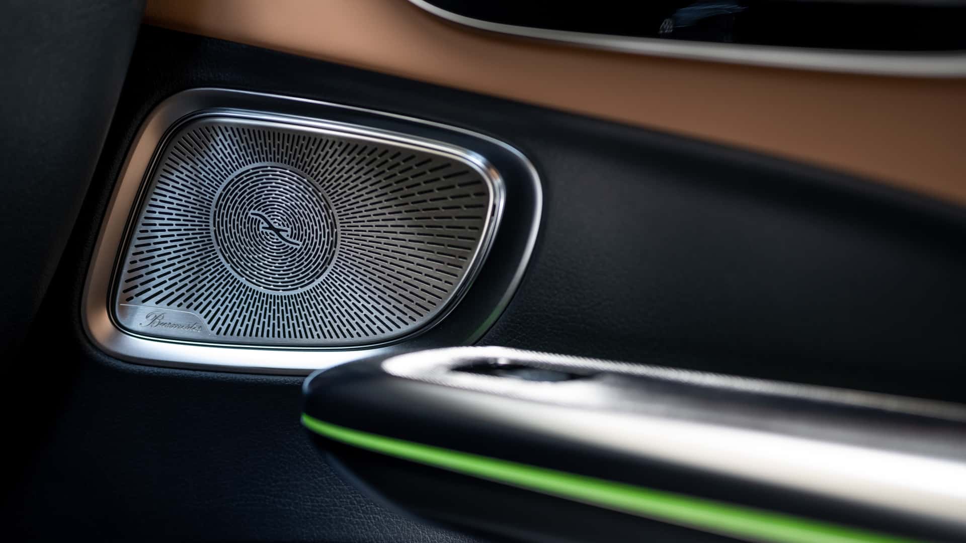 https://cdn.motor1.com/images/mgl/1ZQZjW/s1/2024-mercedes-benz-cle-class-interior-door-details.jpg