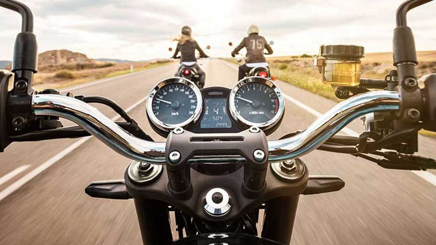 Spec Showdown Kawasaki Z900RS Vs. Yamaha XSR900