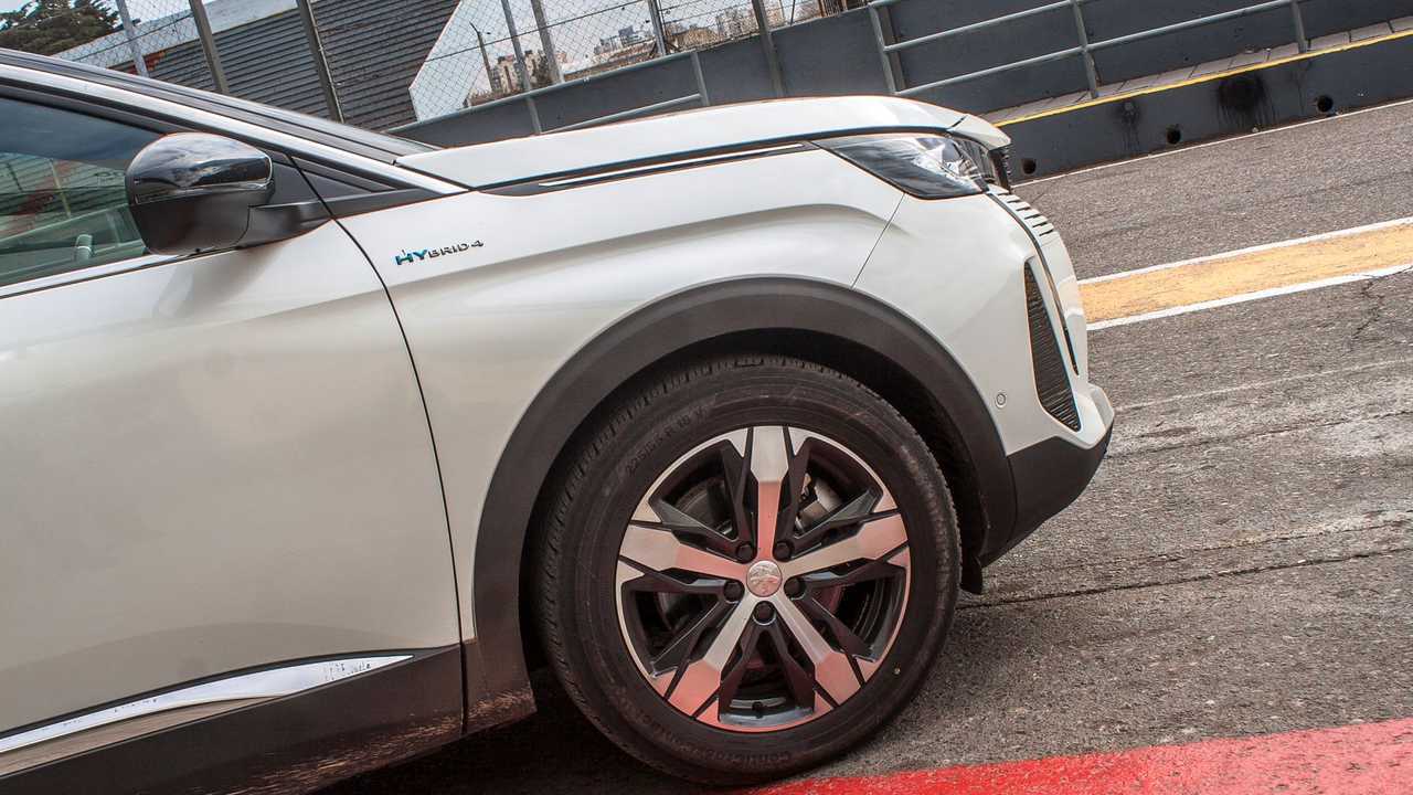 005588_HernandoPollicelli_Peugeot 3008_Box