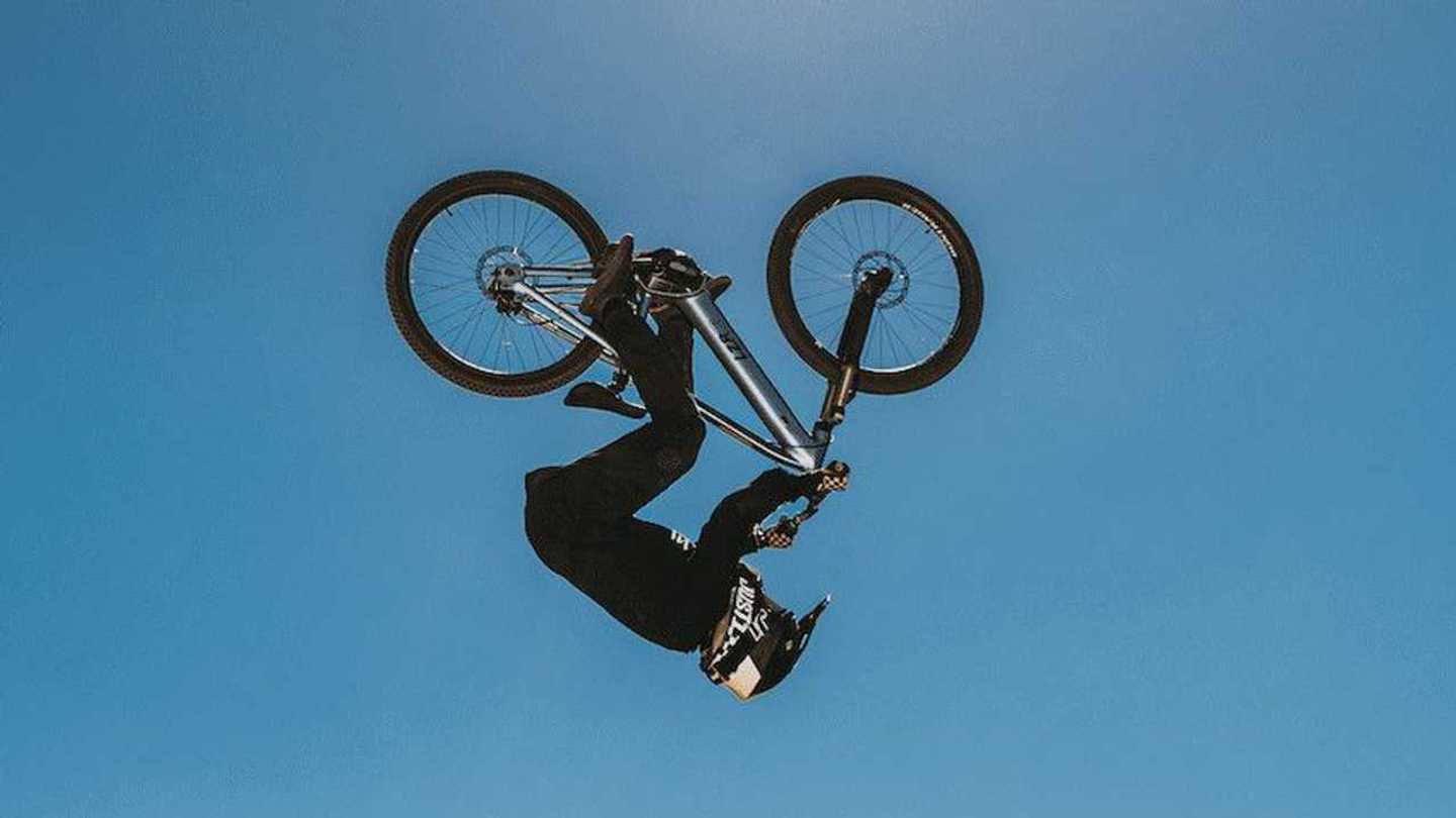 ONYX’s New LZR Combines Dirt Jumper Performance With Urban Utility