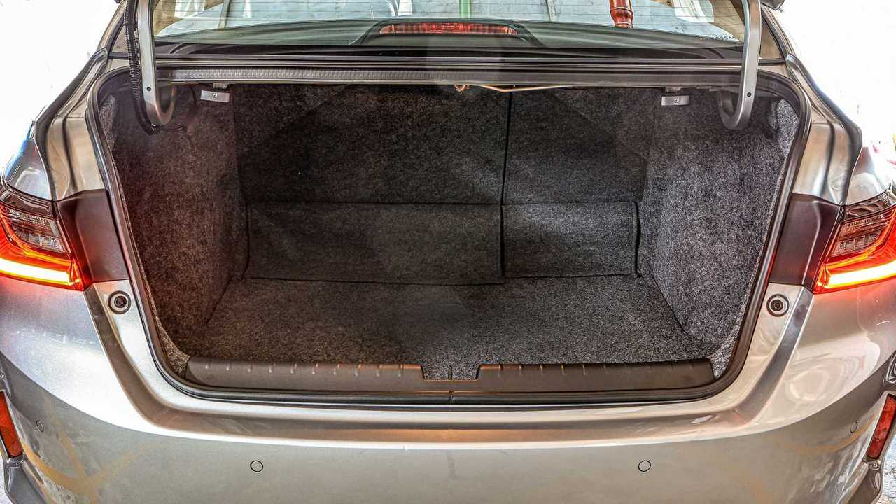 Comparativo: Honda City Touring vs. Nissan Versa Exclusive vs. Toyota Yaris Sedan XLS