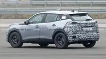 Nuove foto di spionaggio della Peugeot 2008