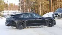 Porsche Taycan restyling, le foto spia delle diverse varianti