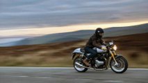 Norton Commando 961 CR - Riding