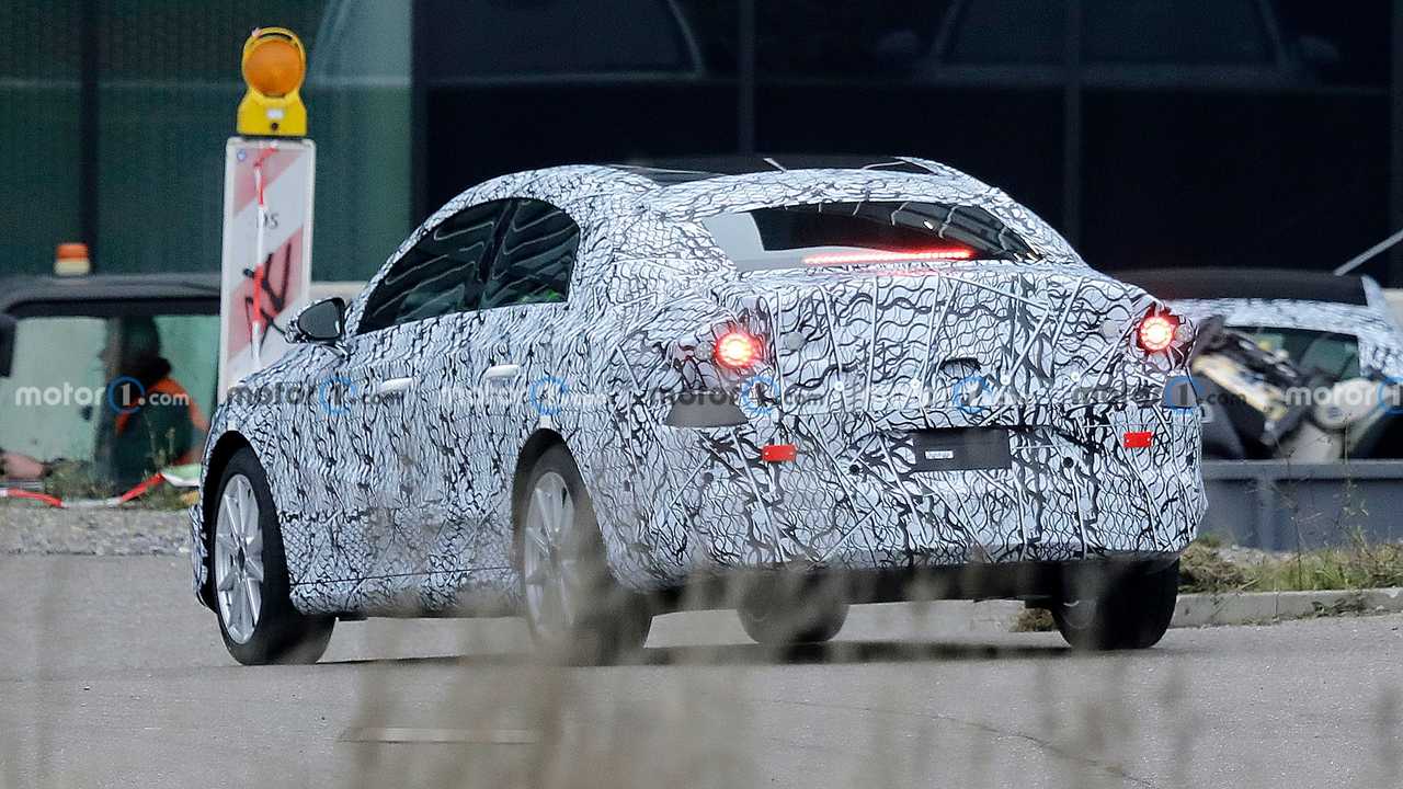 Photo espion Mercedes-Benz EQA (2024)