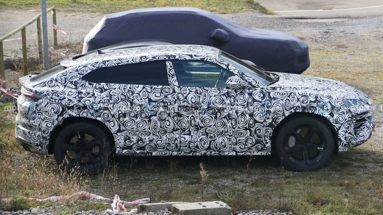 Lamborghini Urus PHEV, nuove foto spia