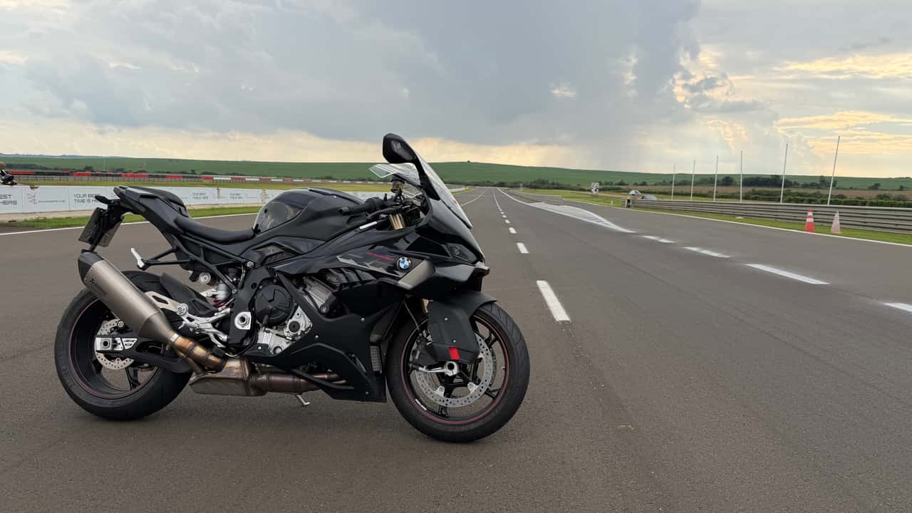 Como é o curso de pilotagem da BMW