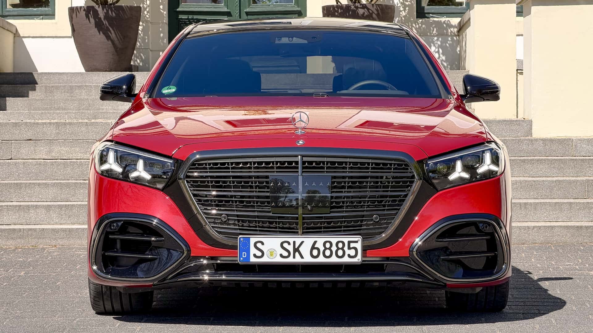 https://cdn.motor1.com/images/mgl/1Zw6o7/s1/2027-mercedes-benz-s-class-first-drive-review.jpg
