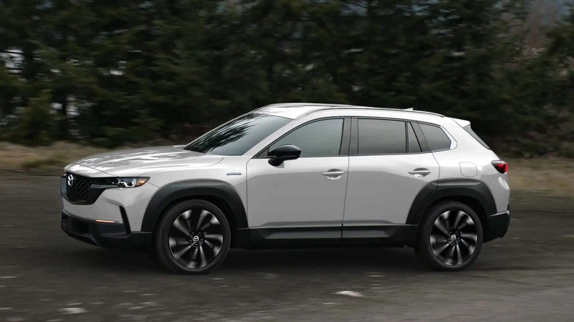https://cdn.motor1.com/images/mgl/1ZwAg9/s1/mazda-cx-50-hybrid.webp
