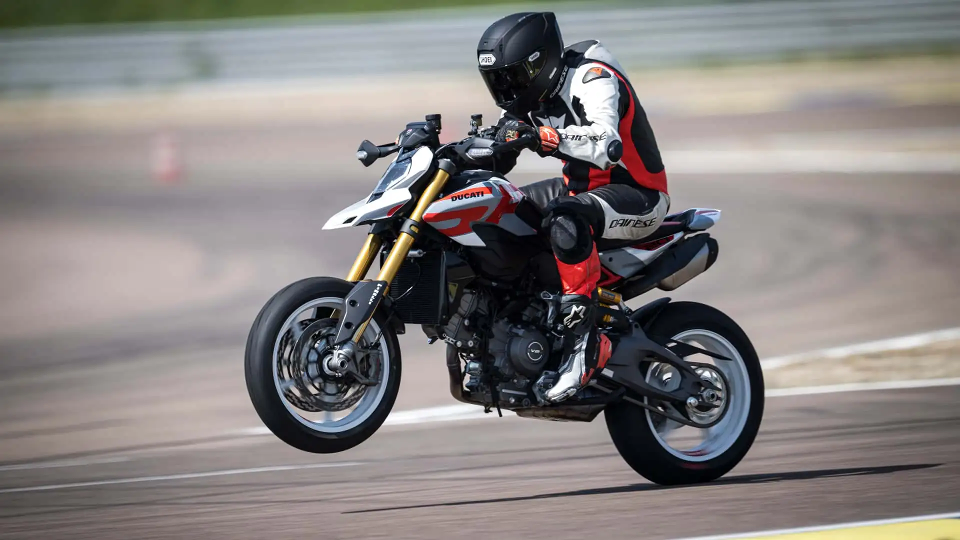 Безумный Ducati Hypermotard V2 SP излечил мой страх перед хулиганством