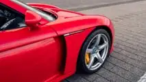 Porsche Carrera GT in Rosso Guards