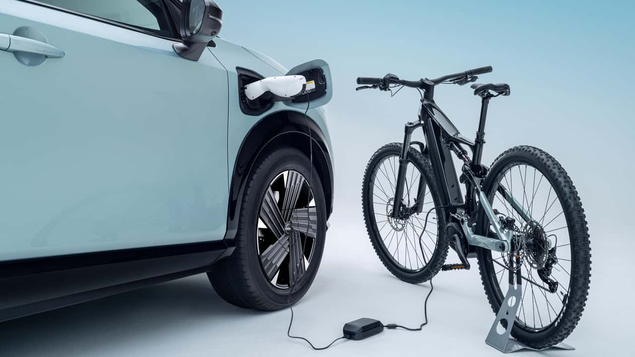 La nuova Nissan Ariya diventa un powerbank su ruote