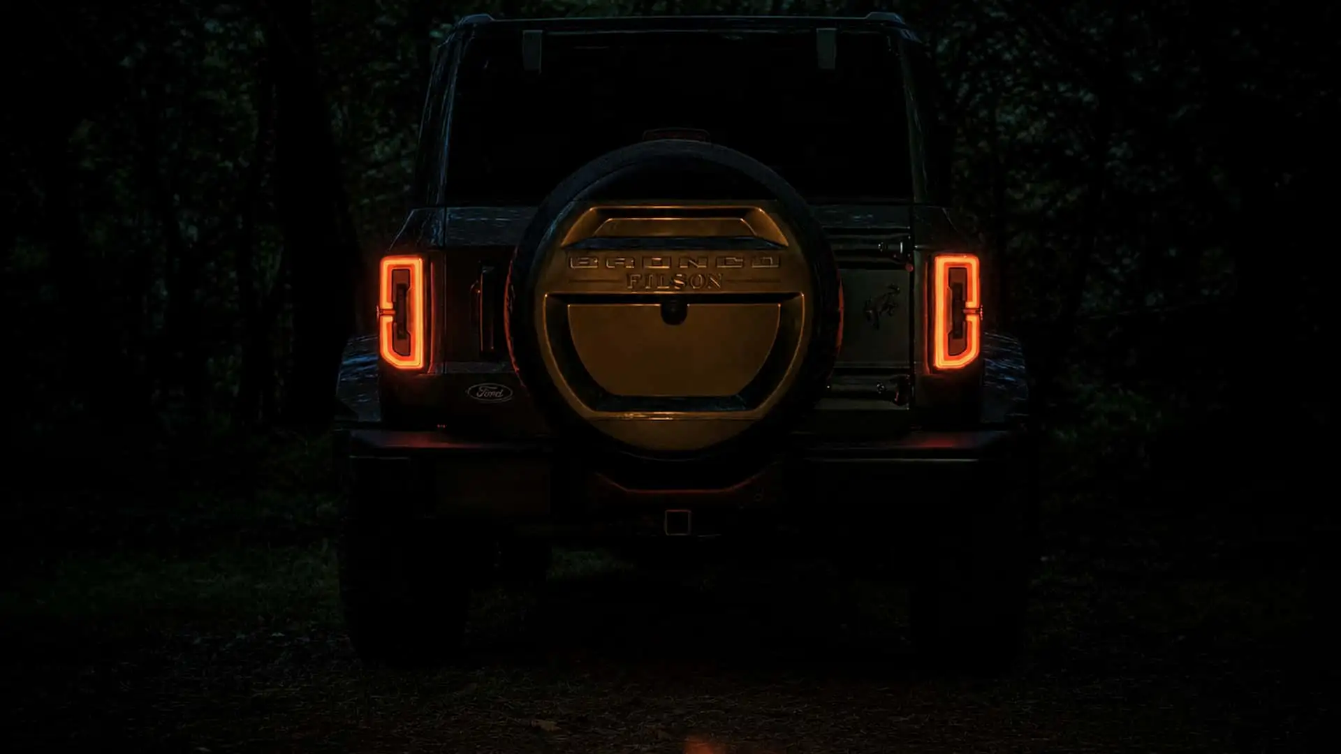 https://cdn.motor1.com/images/mgl/1ZwWLq/s1/ford-bronco-x-filson-teaser.webp