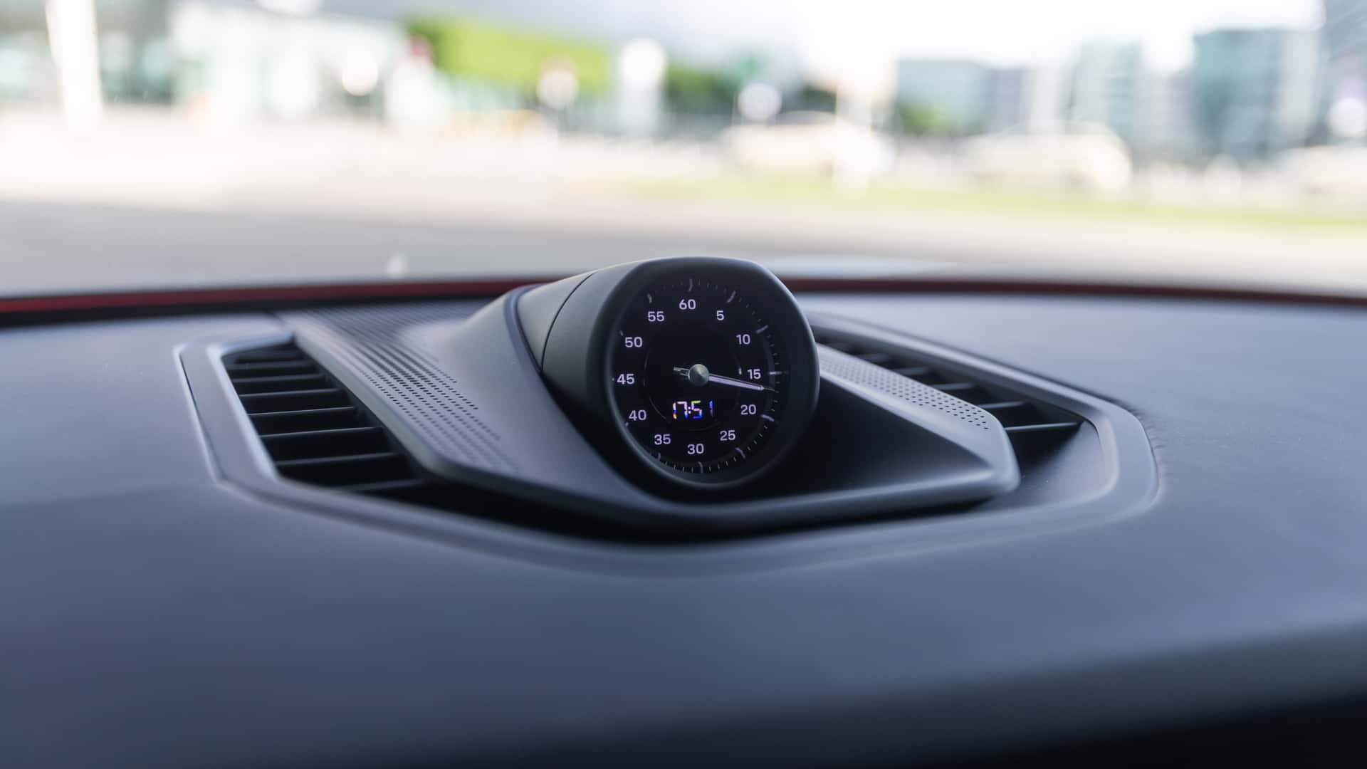 https://cdn.motor1.com/images/mgl/1Zwg3L/s1/2026-porsche-cayenne-s-coupe-electric.jpg