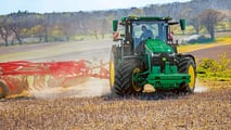 John Deere aggiorna 8R, 6M e 6R per il 2027: nuove trasmissioni, cabina CommandView 4 e agricoltura di precisione integrata di fabbrica su tutta la gamma