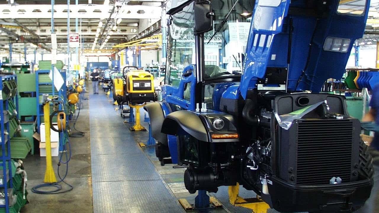 Bcs ha un imprenditore pronto al rilancio, ma serve l'ok del Tribunale. Ecco i possibili scenari sull'acquirente