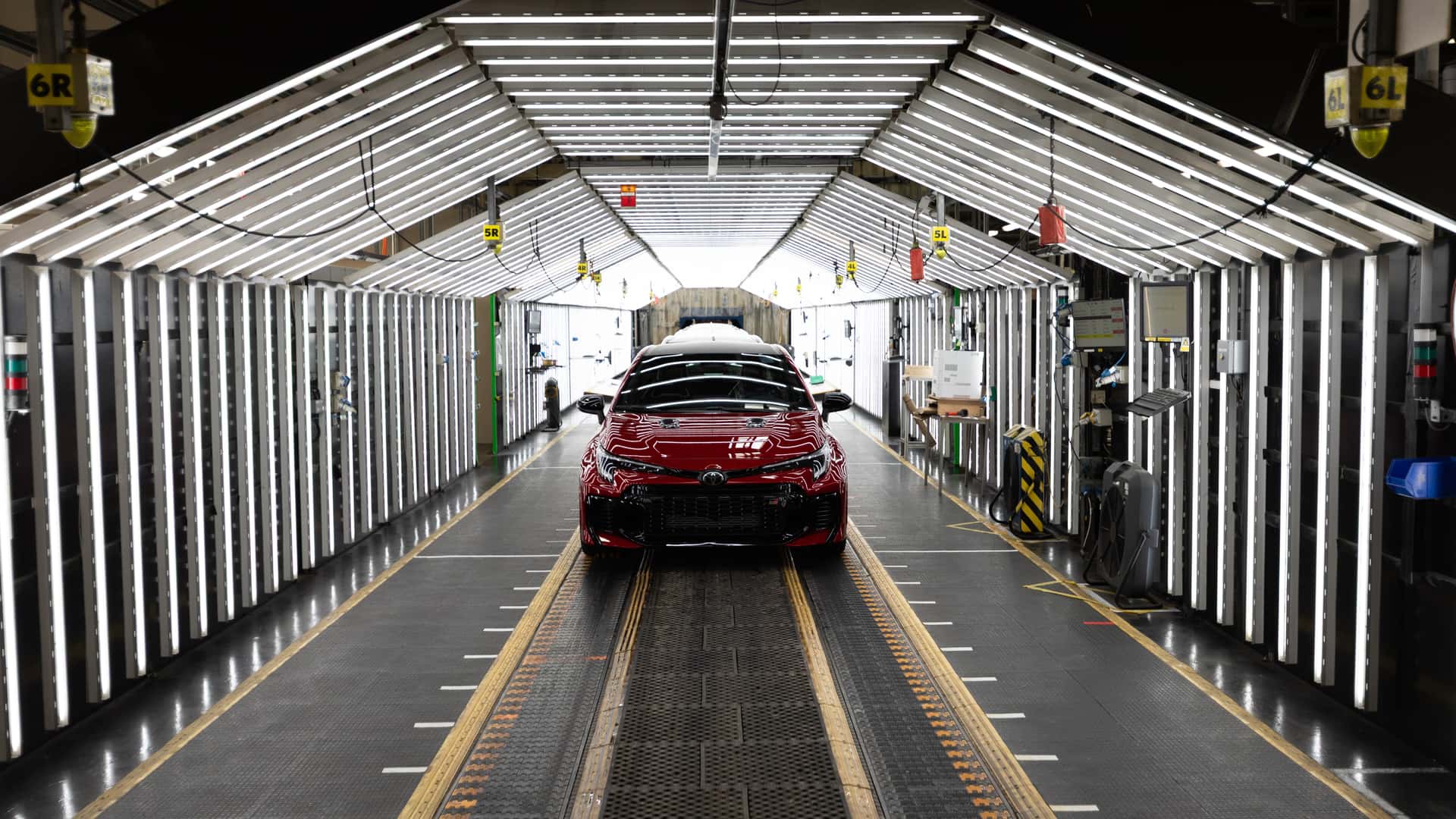https://cdn.motor1.com/images/mgl/1ZwoO7/s1/toyota-uk-production.jpg