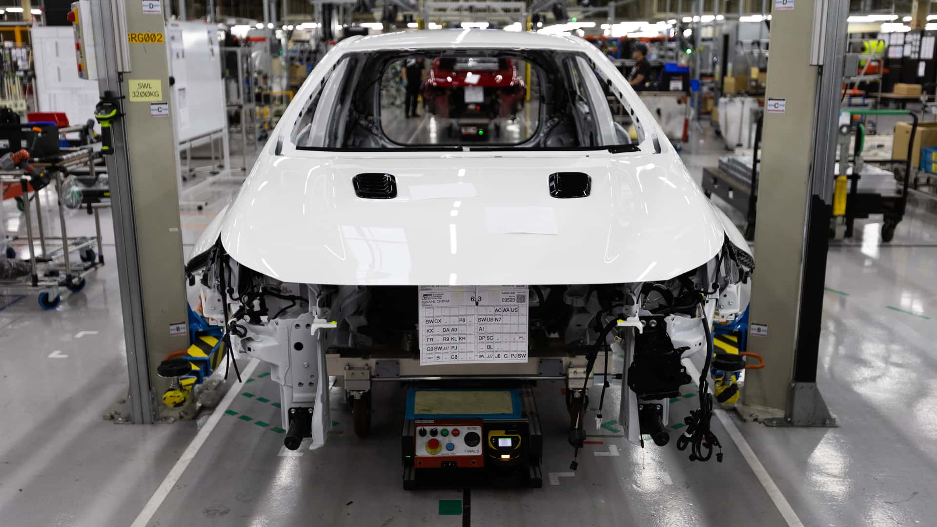 https://cdn.motor1.com/images/mgl/1ZwoWw/s1/toyota-uk-production.jpg