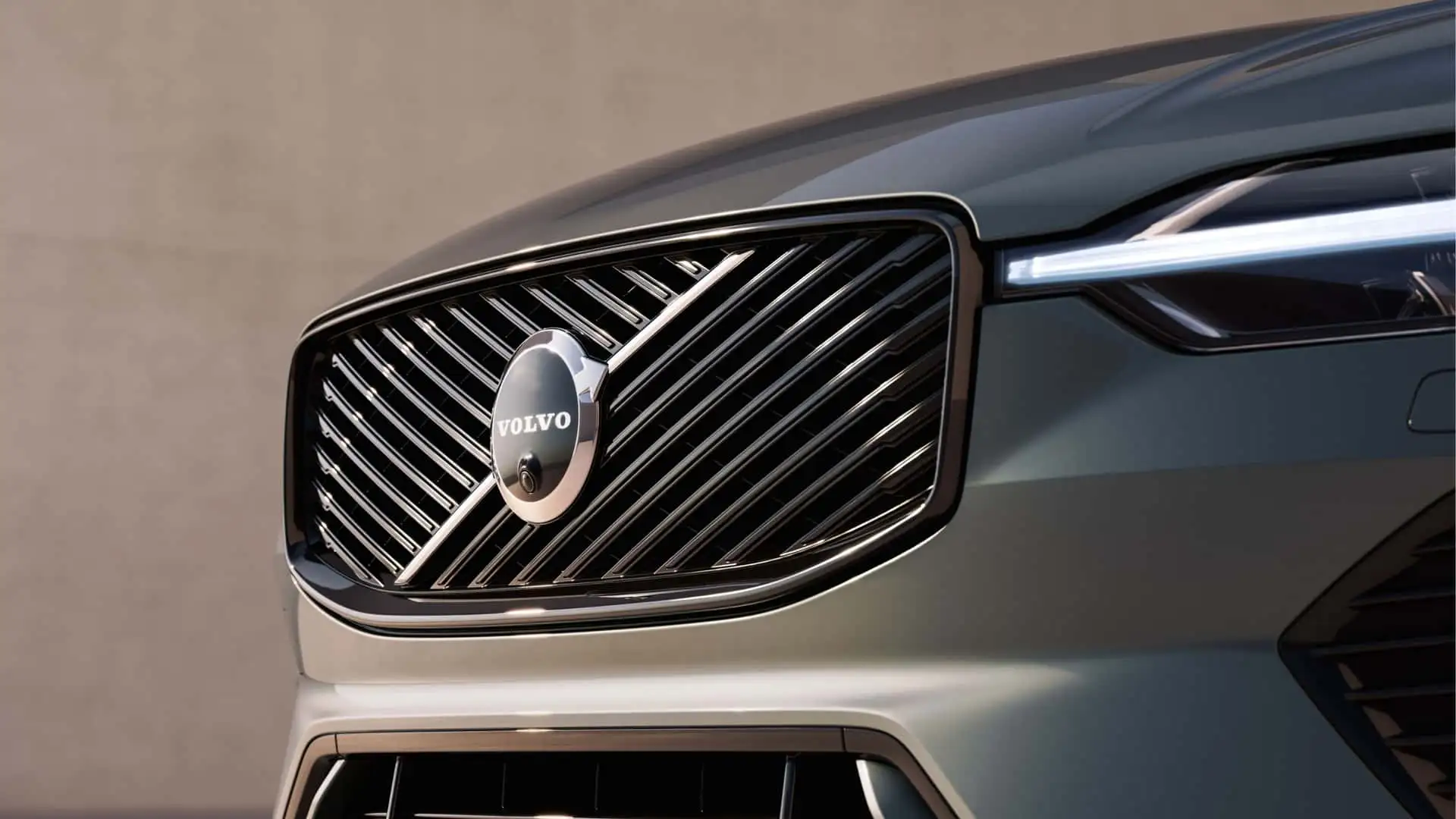 https://cdn.motor1.com/images/mgl/1ZwqWX/s1/volvo-xc60-update.webp