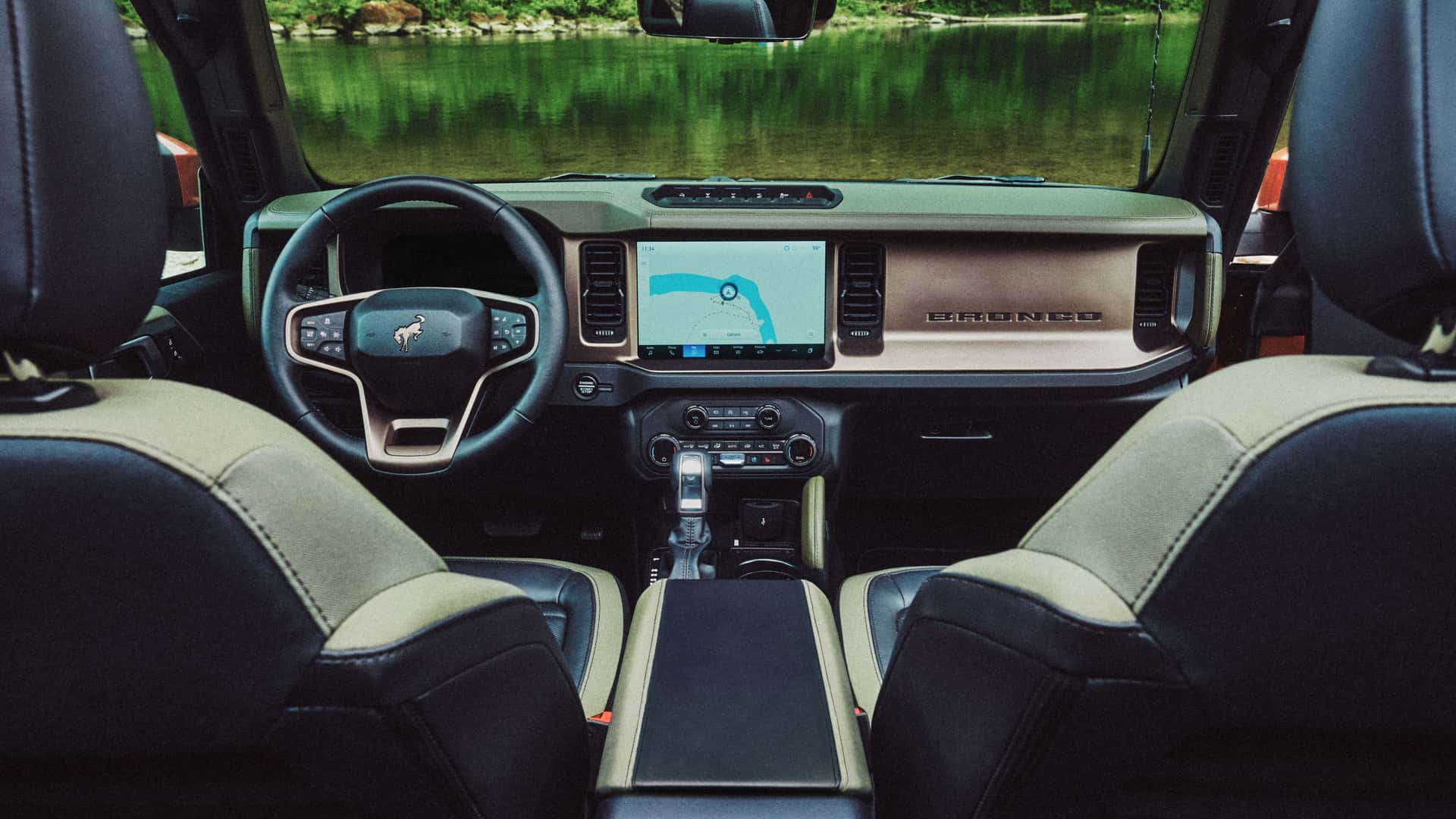 https://cdn.motor1.com/images/mgl/1Zwqp7/s1/2027-ford-bronco-filson.jpg