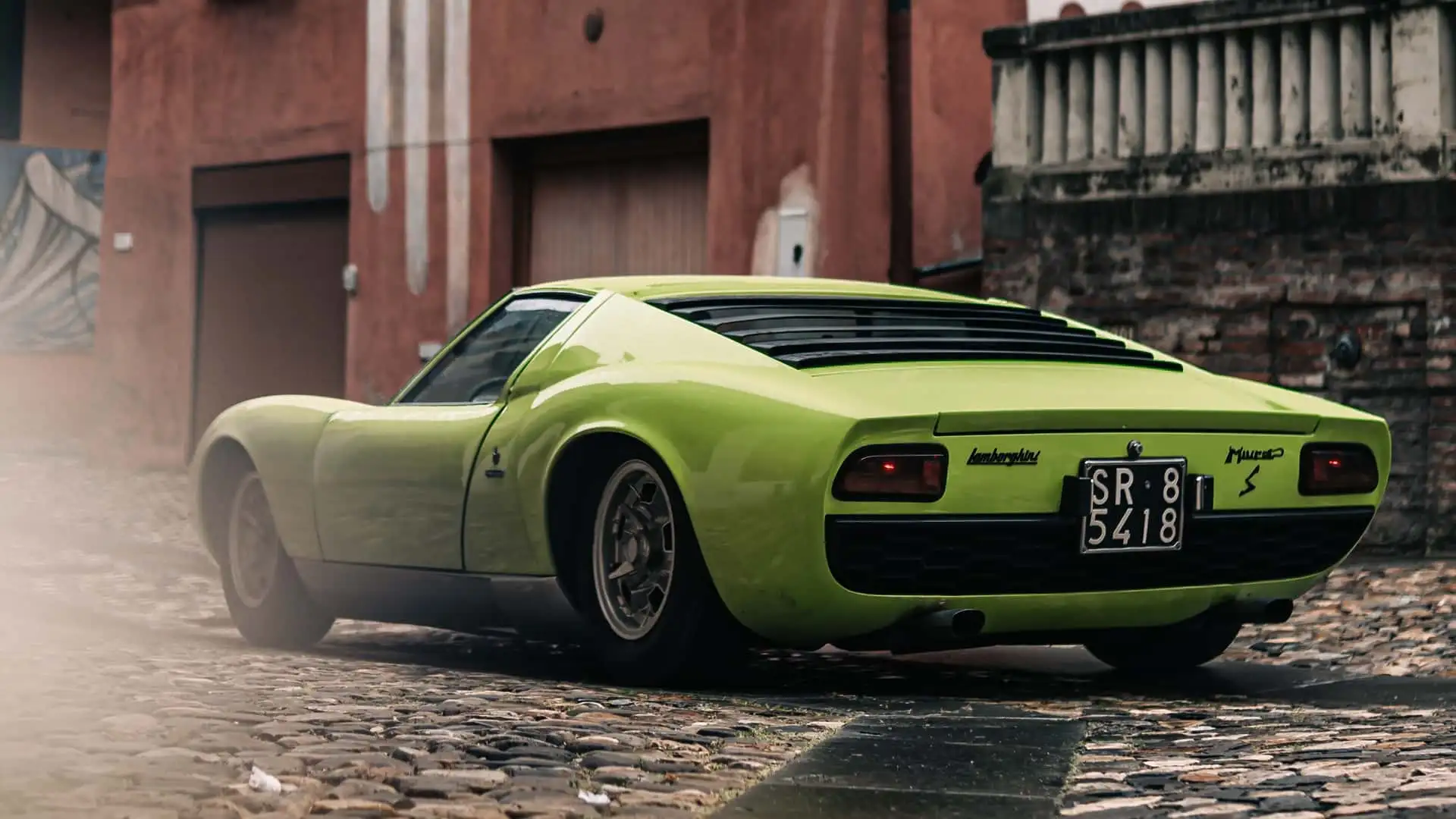 https://cdn.motor1.com/images/mgl/1ZwzlM/s1/lamborghini-miura-s.webp