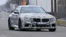 Foto spia BMW M2 Coupe 2023 con meno mimetizzazione