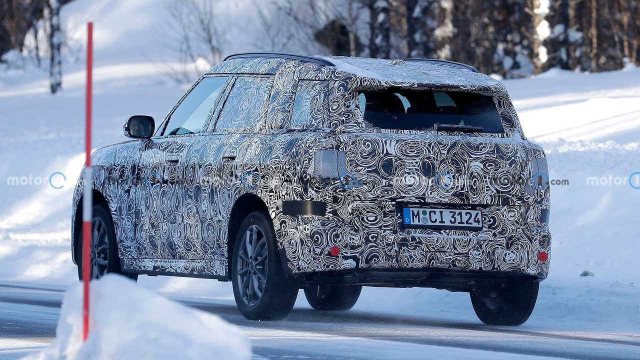 Nuova foto spia retrovisore Mini Countryman S